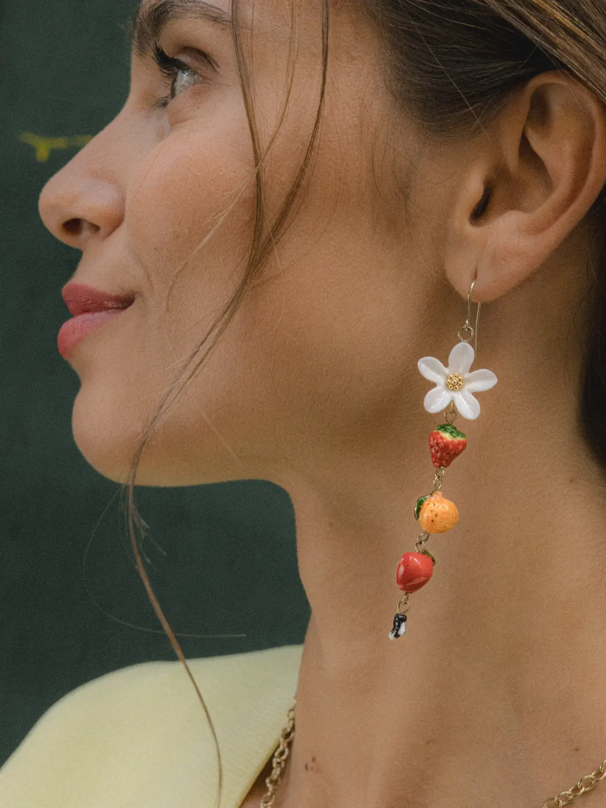 Boucles d’oreilles pendantes fleur, fruits et abeille - Image 2