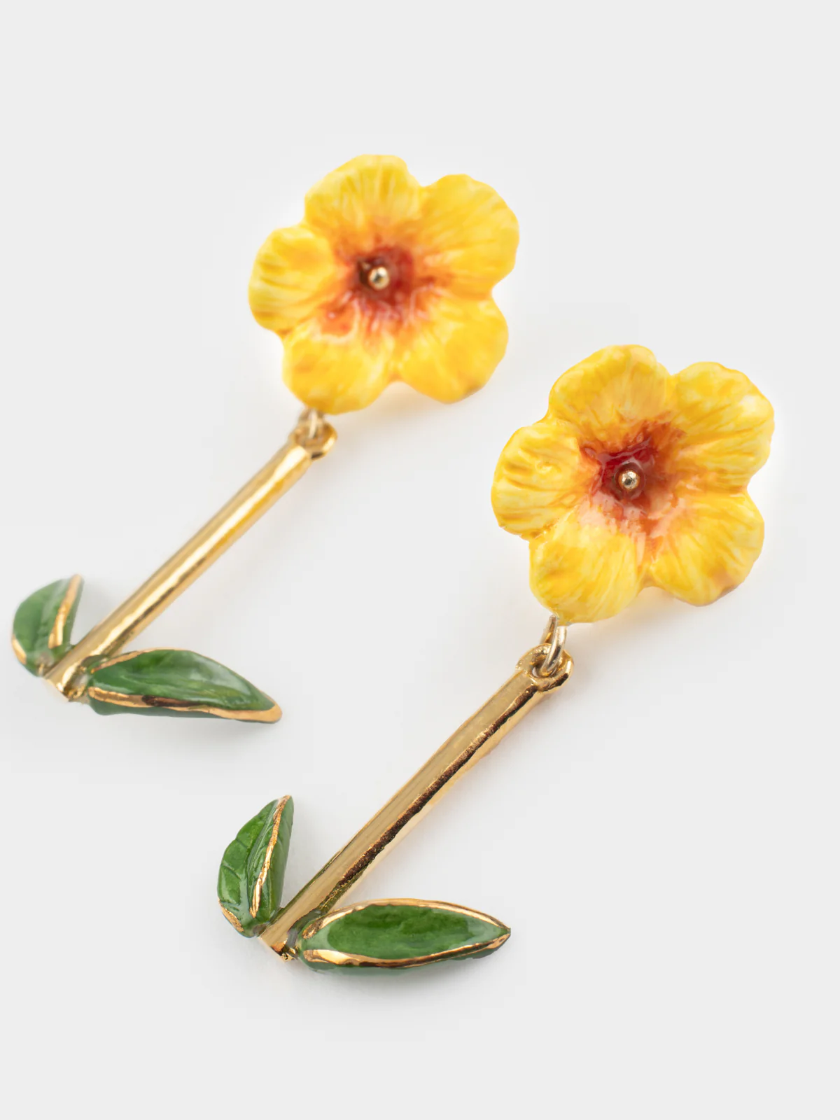 Boucles d’oreilles pendantes hibiscus et feuilles - Image 3