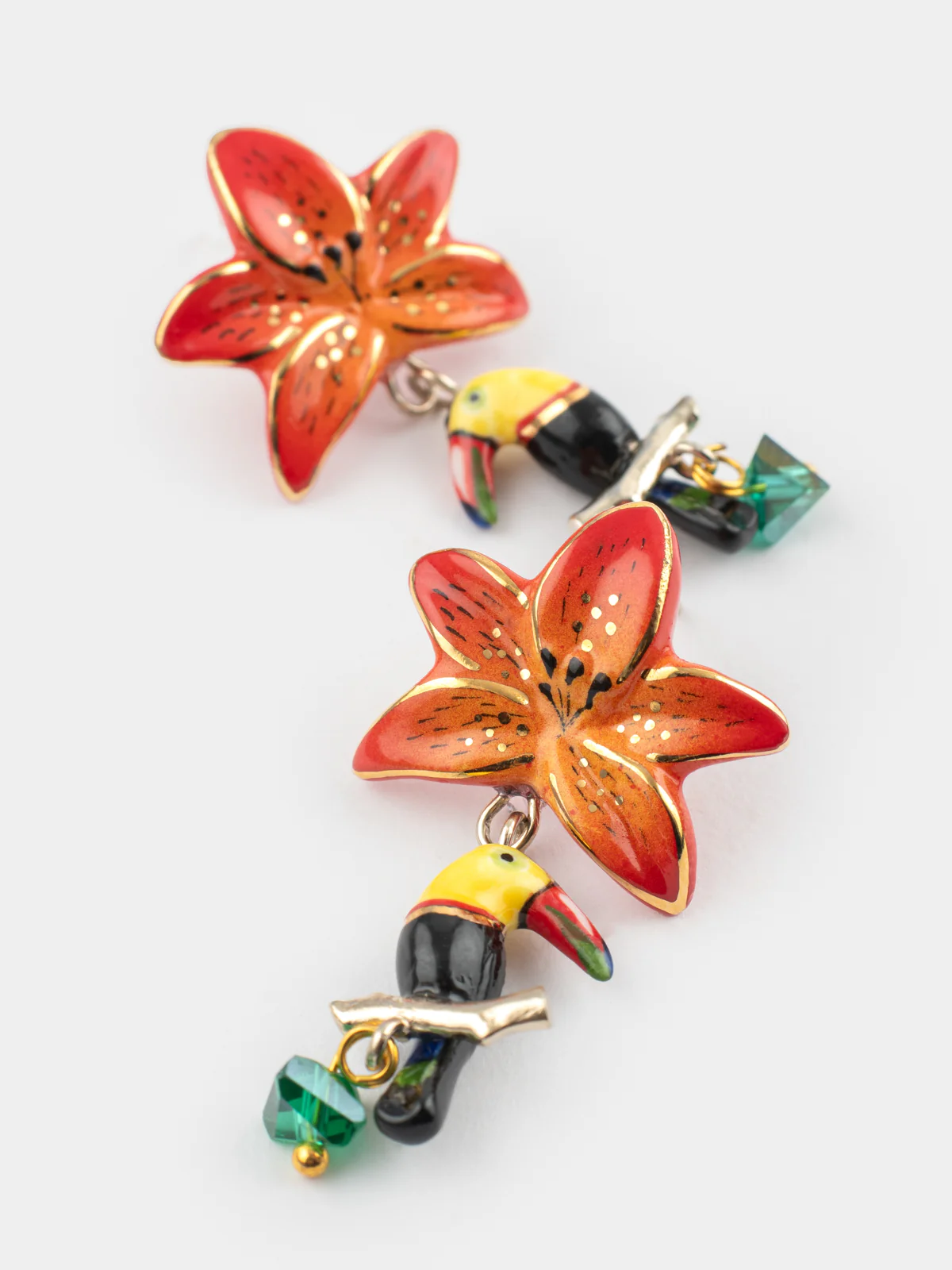 Boucles d’oreilles pendantes lys et toucan - Image 3
