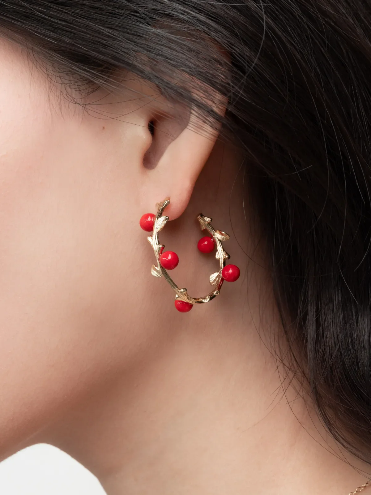 Boucles d'oreilles branches baies rouges - Image 2