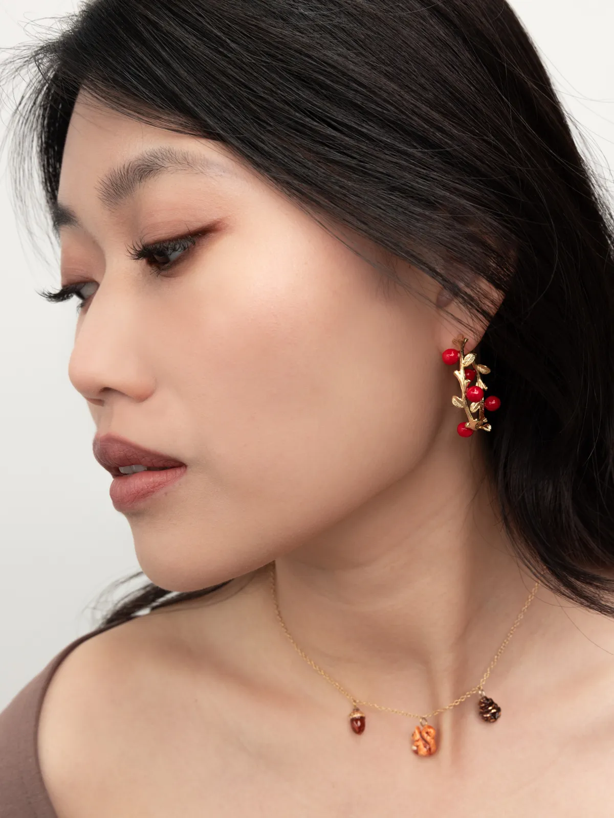 Boucles d'oreilles branches baies rouges - Image 4