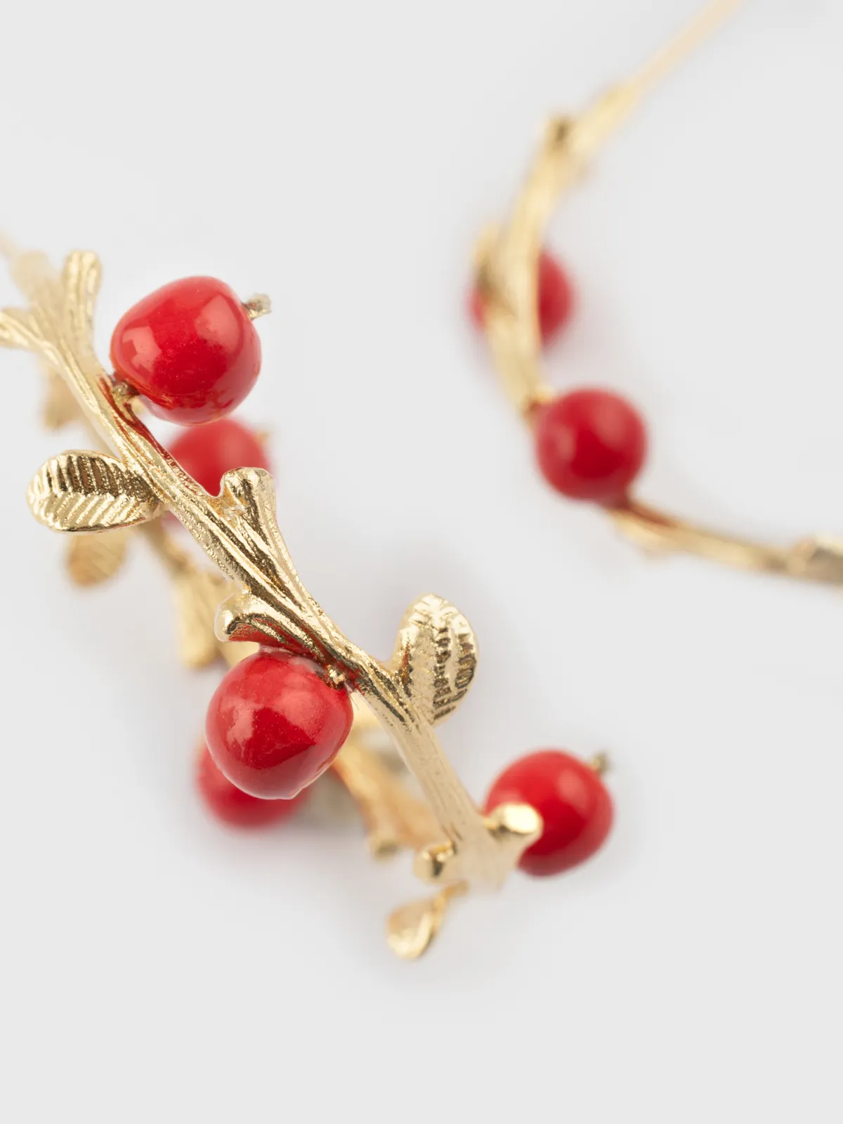 Boucles d'oreilles branches baies rouges - Image 6