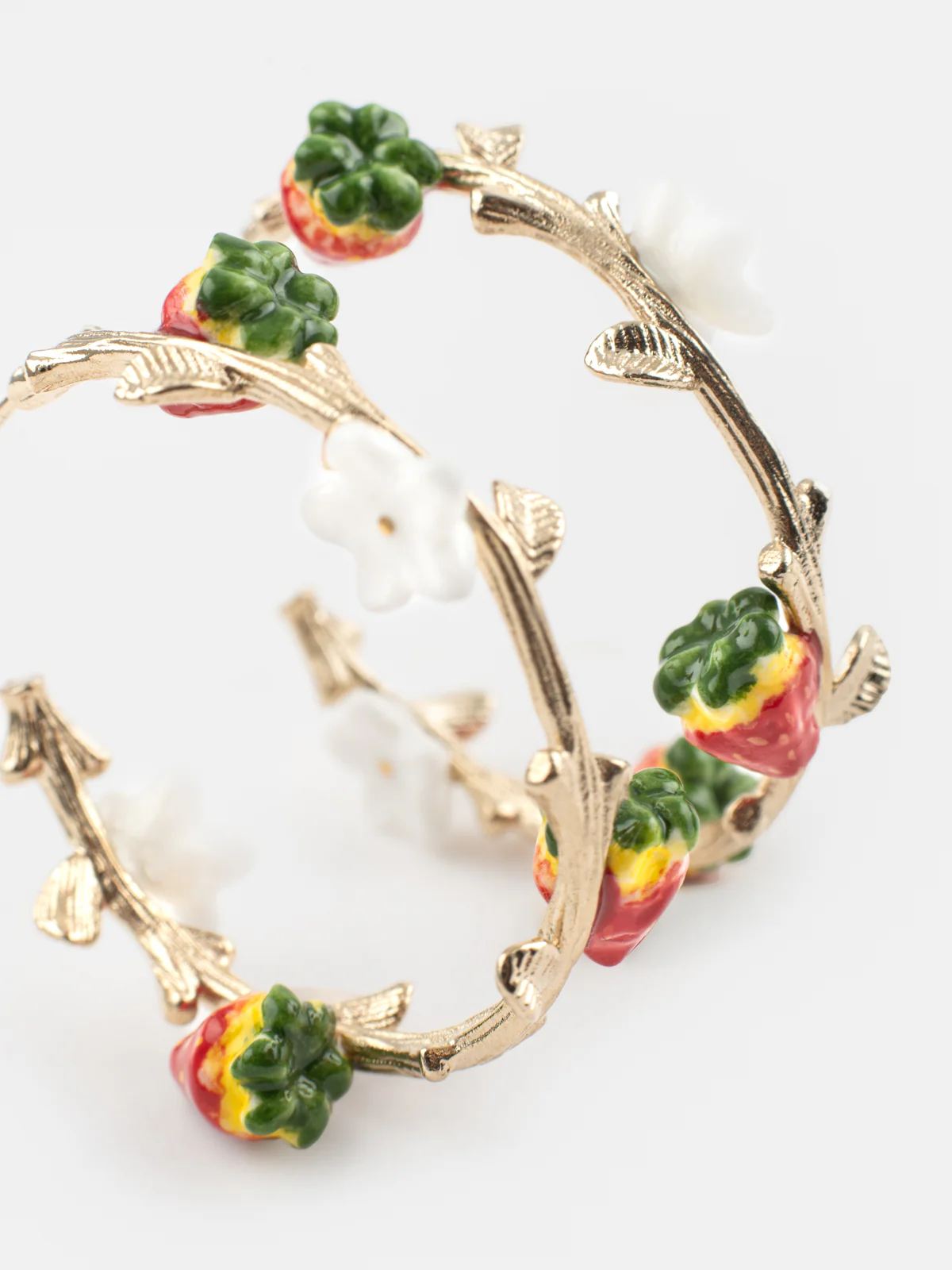 Boucles d'oreilles créoles branche fraises et fleur - Image 5