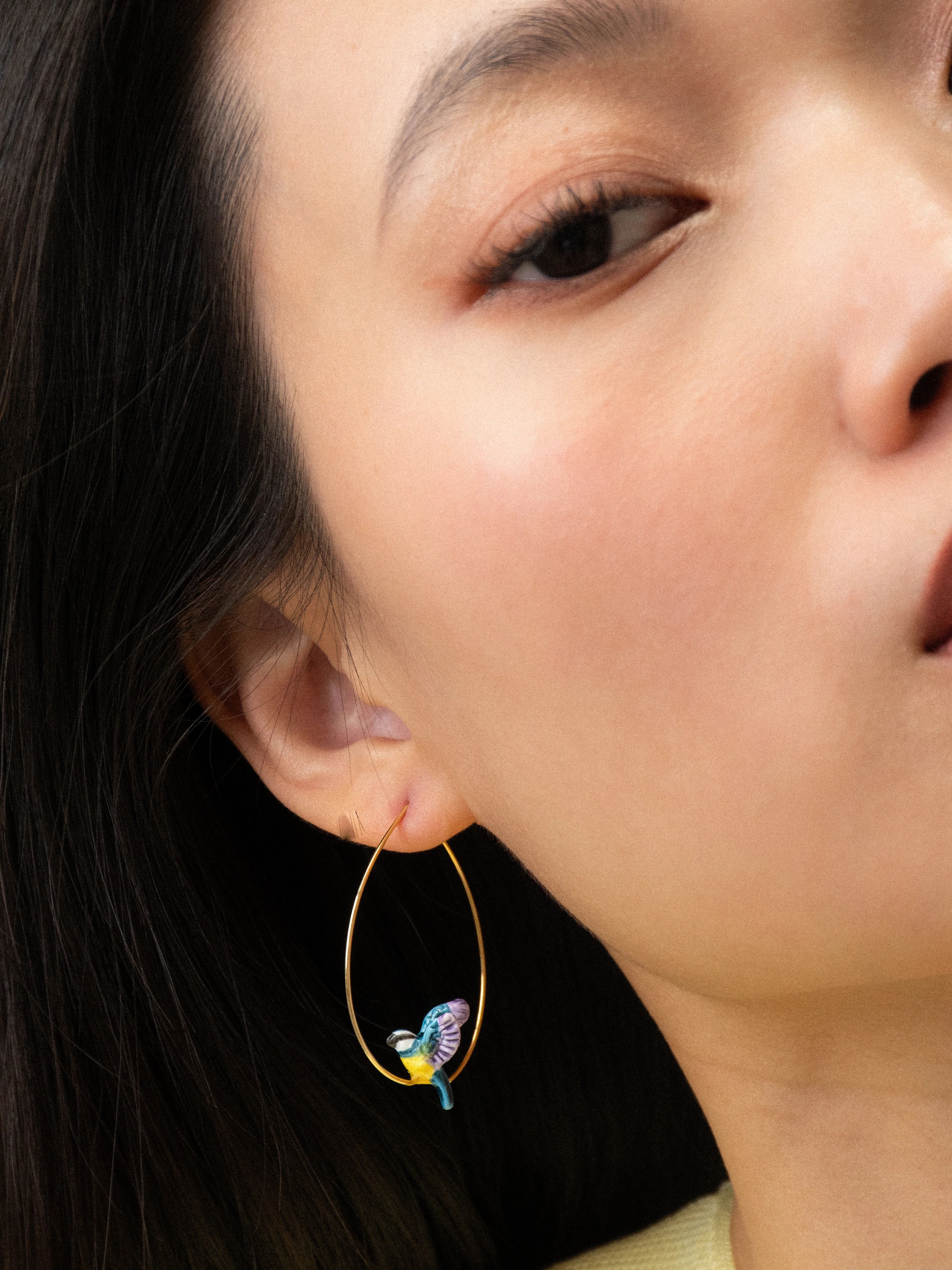 Boucles d'oreilles créoles mésange en vol - Image 4