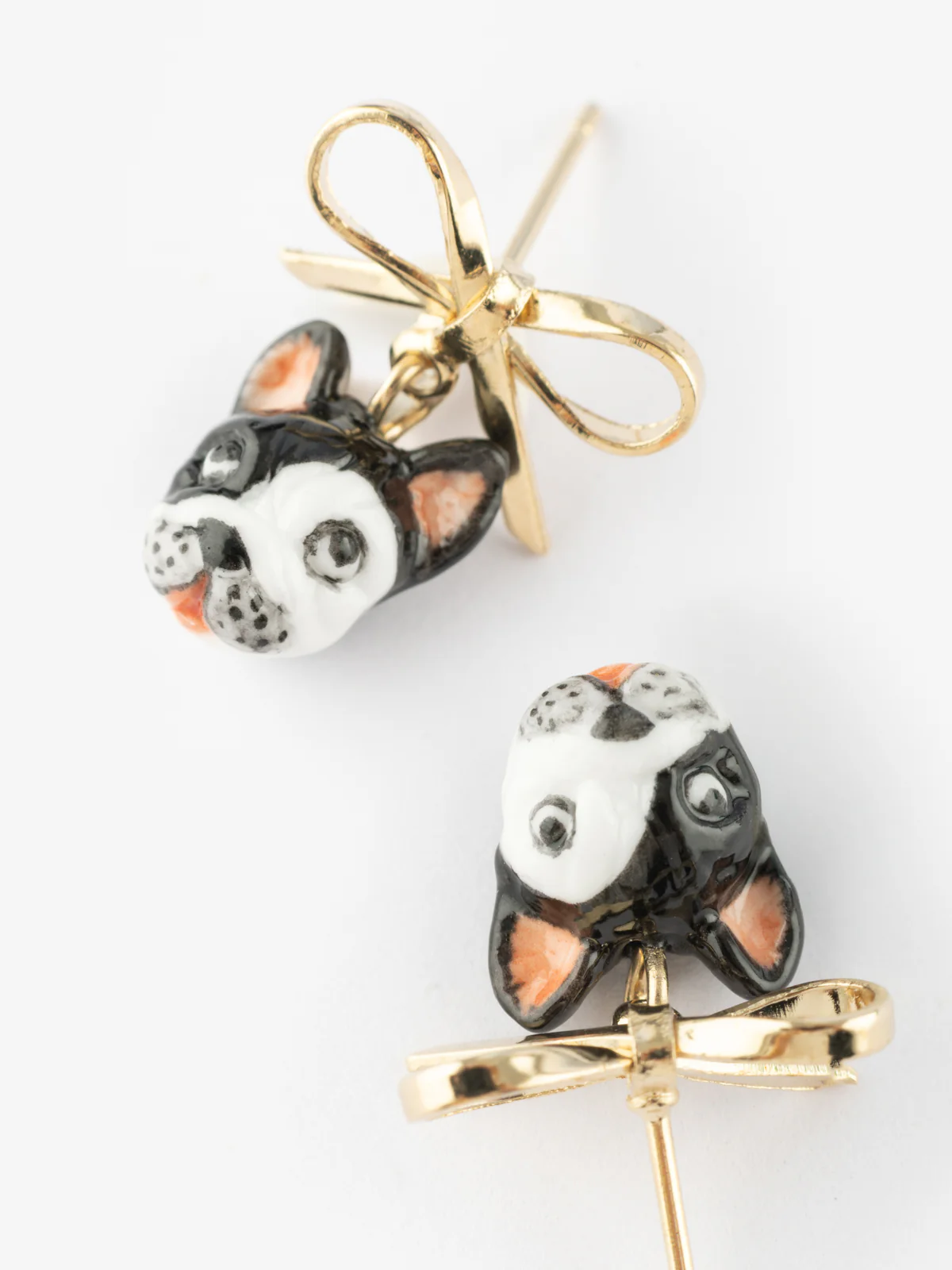 Boucles d'oreilles puces - chien Bulldog Français et nœud - Image 4