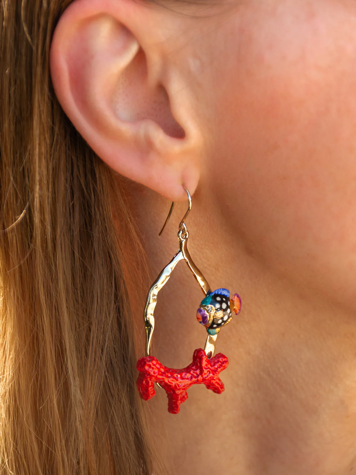 Boucles d'oreilles pendantes corail et poisson - Image 2