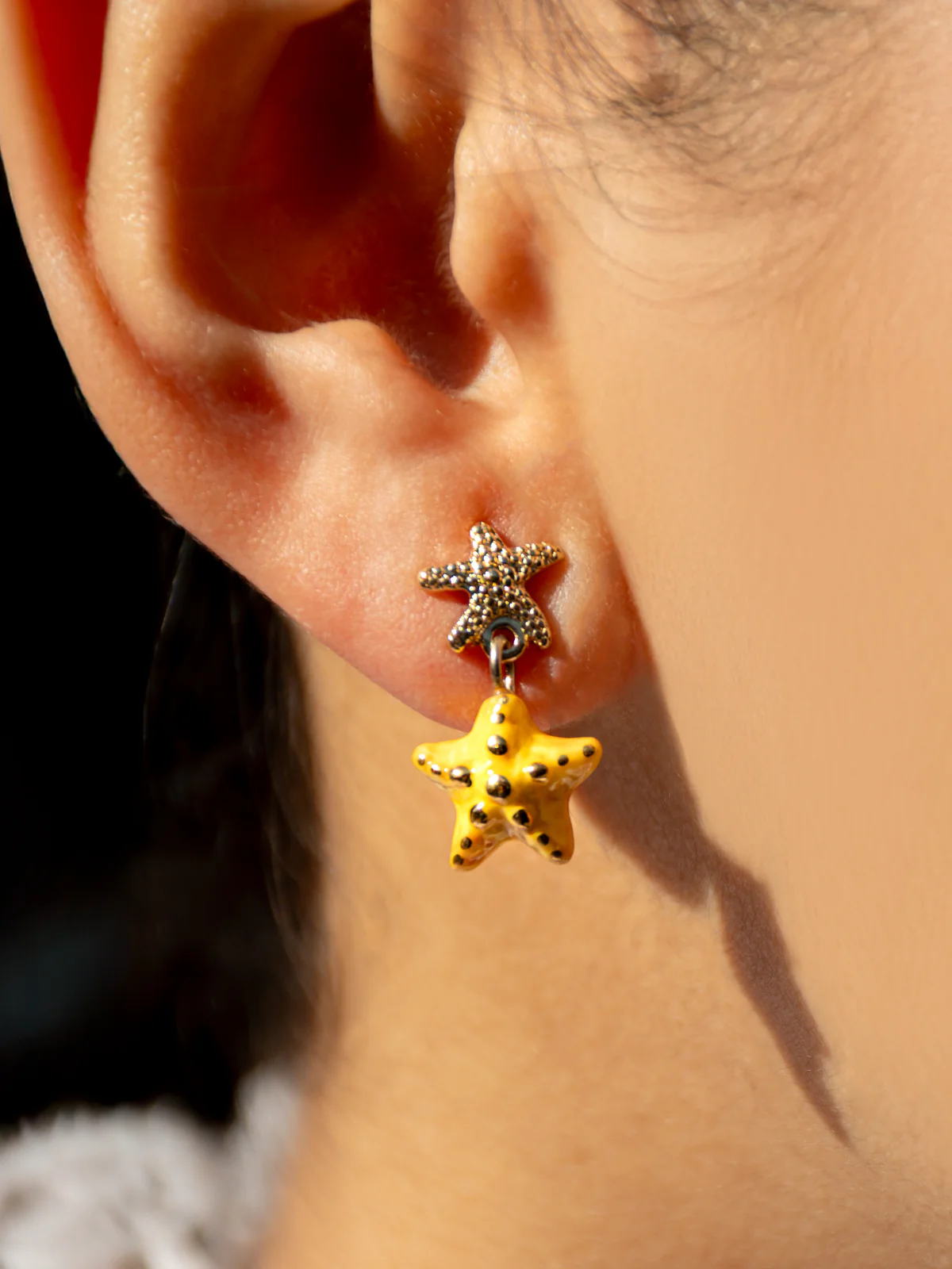 Boucles d'oreilles pendantes étoile de mer jaune - Image 2