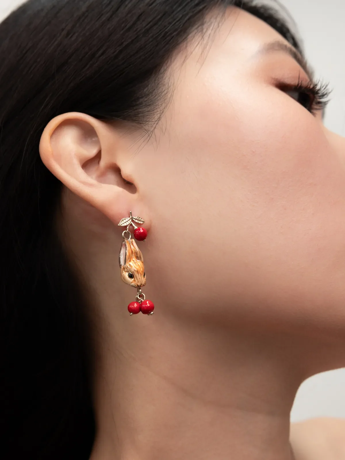 Boucles d'oreilles pendantes lapin et baies - Image 3