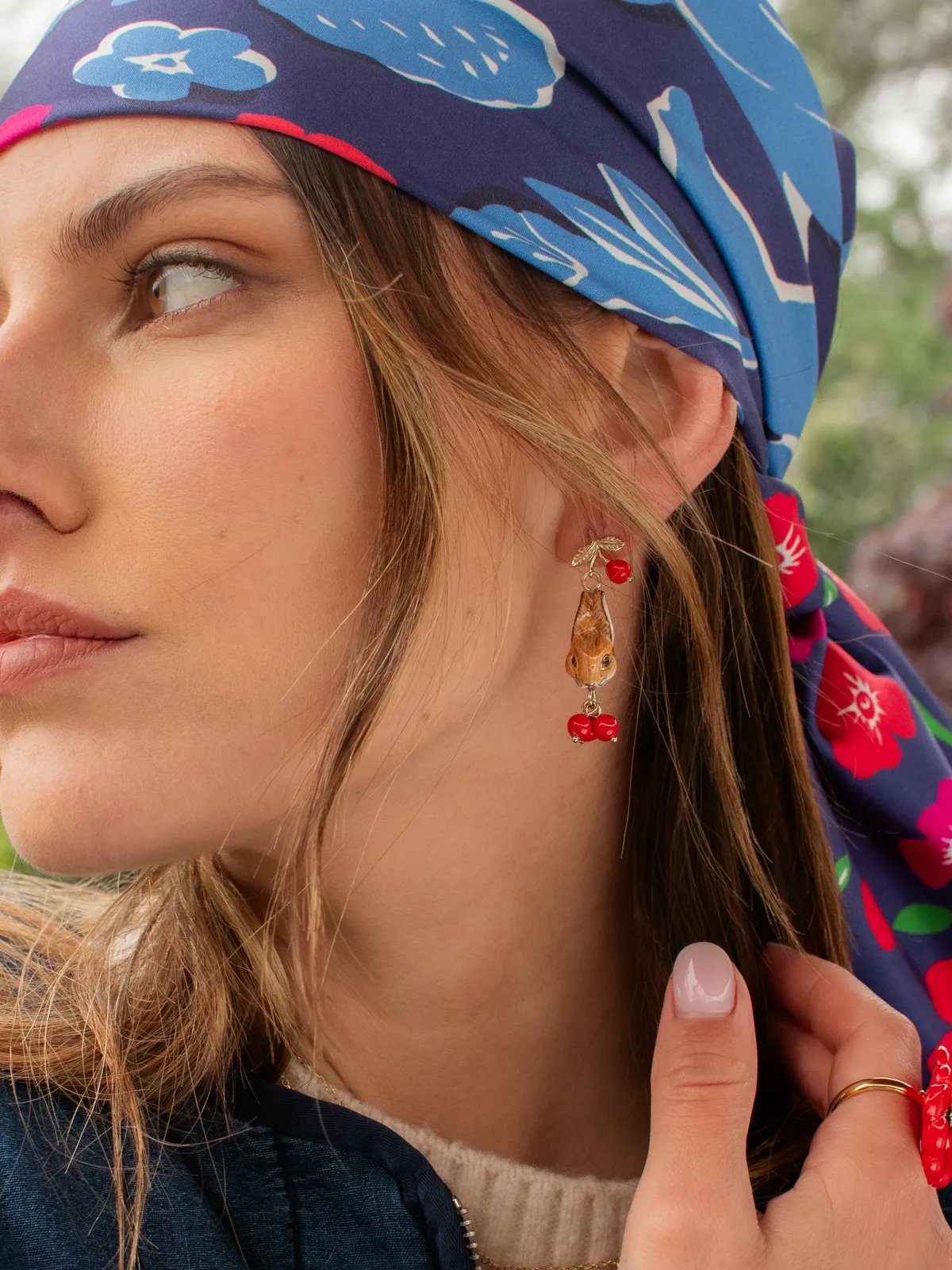 Boucles d'oreilles pendantes lapin et baies - Image 4