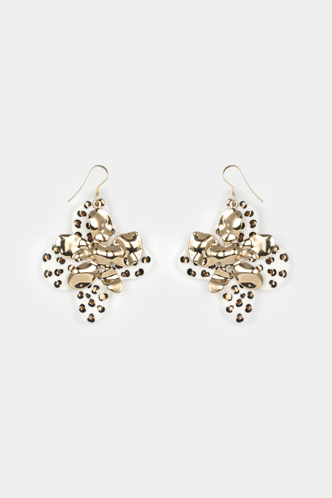 Boucles d'oreilles pendantes pétales léopard blanc et doré