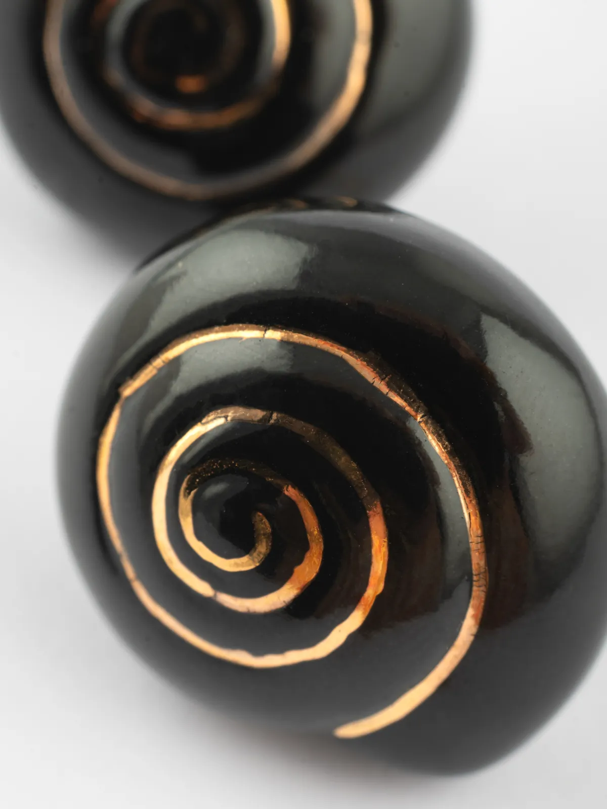 Boucles d'oreilles puces - Escargot noir - Image 3