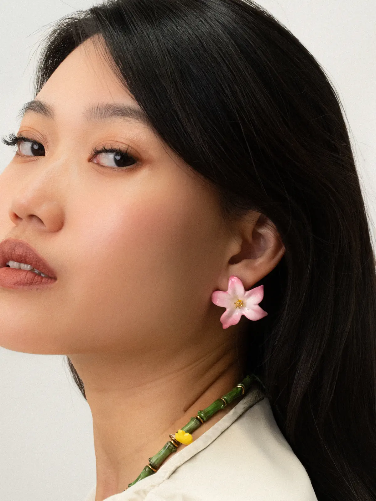 Boucles d'oreilles puces moyennes - Lys rose - Image 2