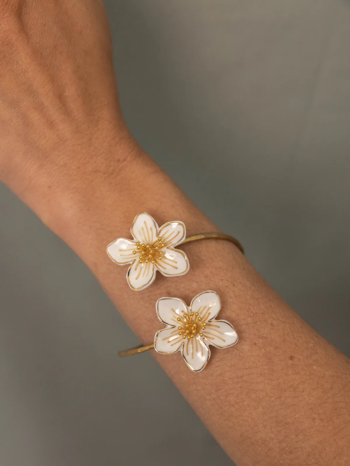 Bracelet maxi FaceToface fleurs blanches - Image 4