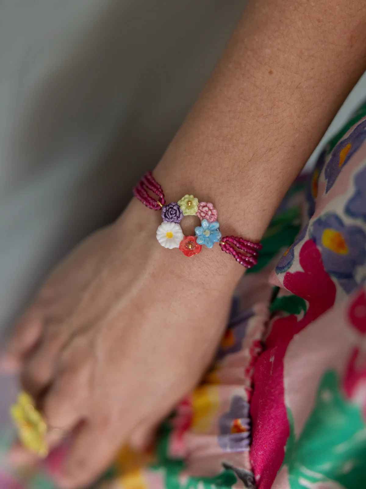 Bracelet perles et couronne de fleurs - Image 2