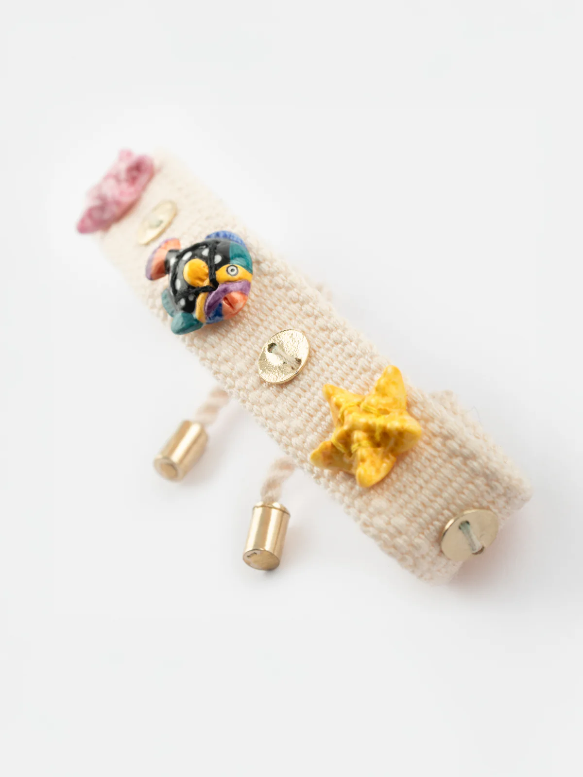 Bracelet tressé beige à charms