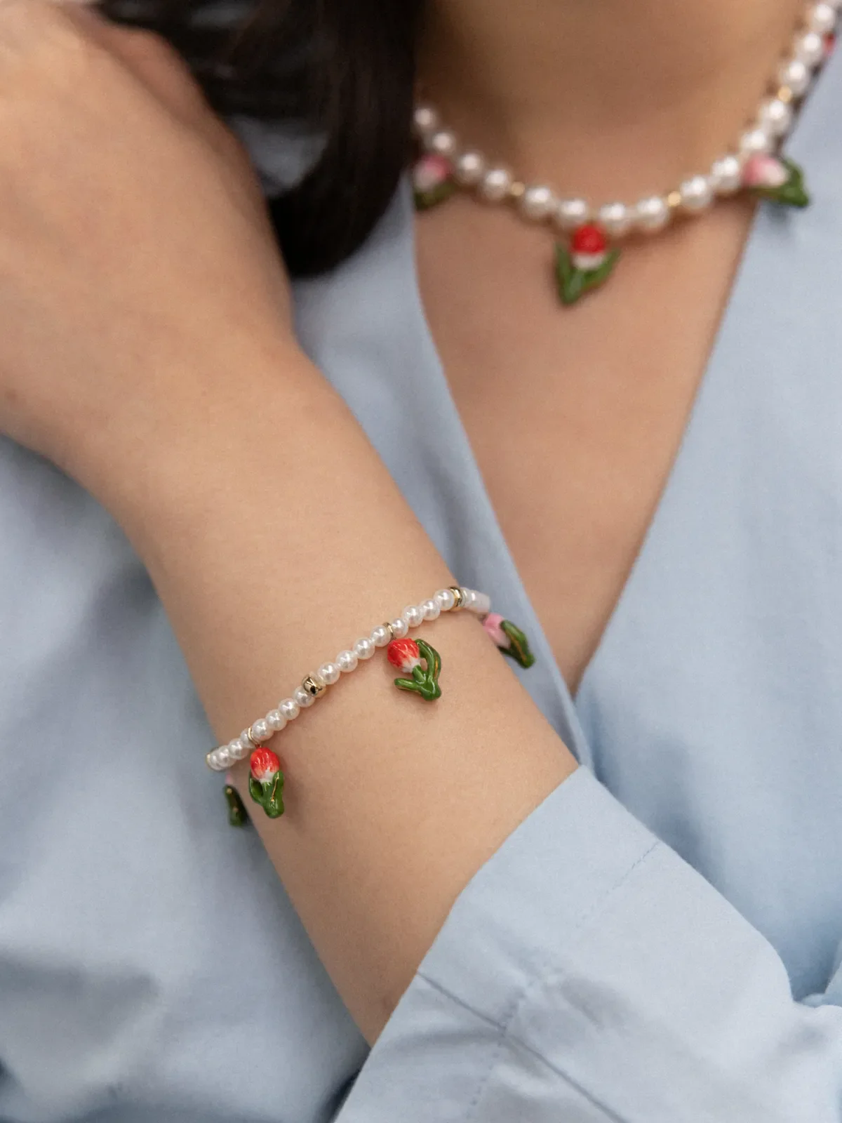 Bracelet Tulipes et perles blanches - Image 2