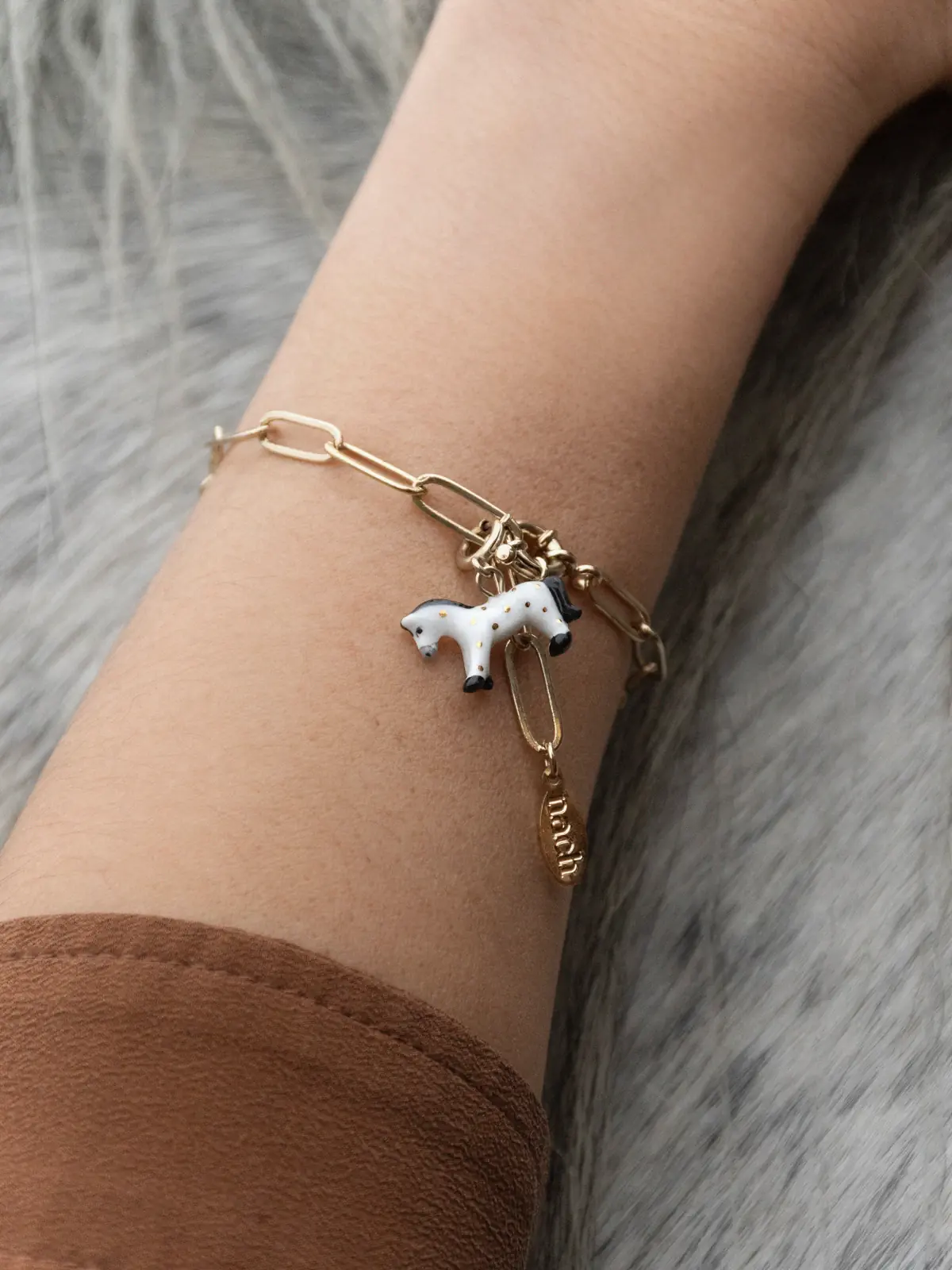 Charm's cheval blanc - Image 3
