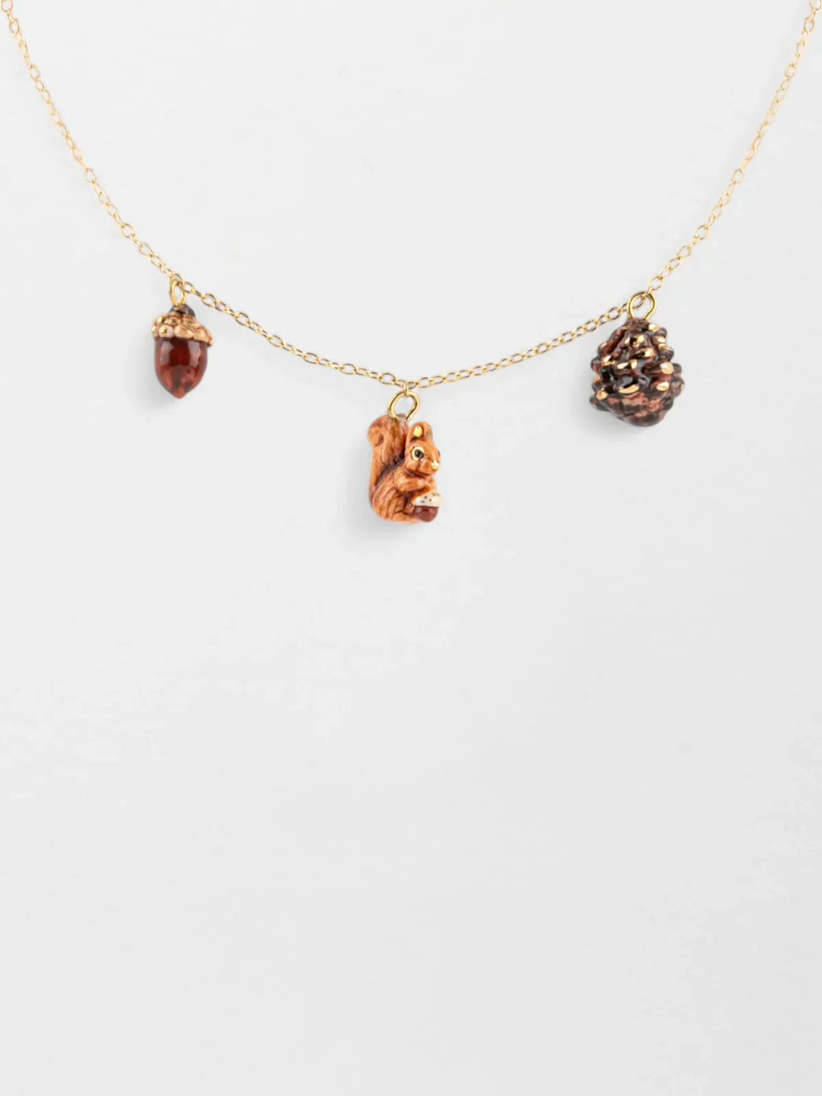 Collier écureuil, gland et pomme de pin