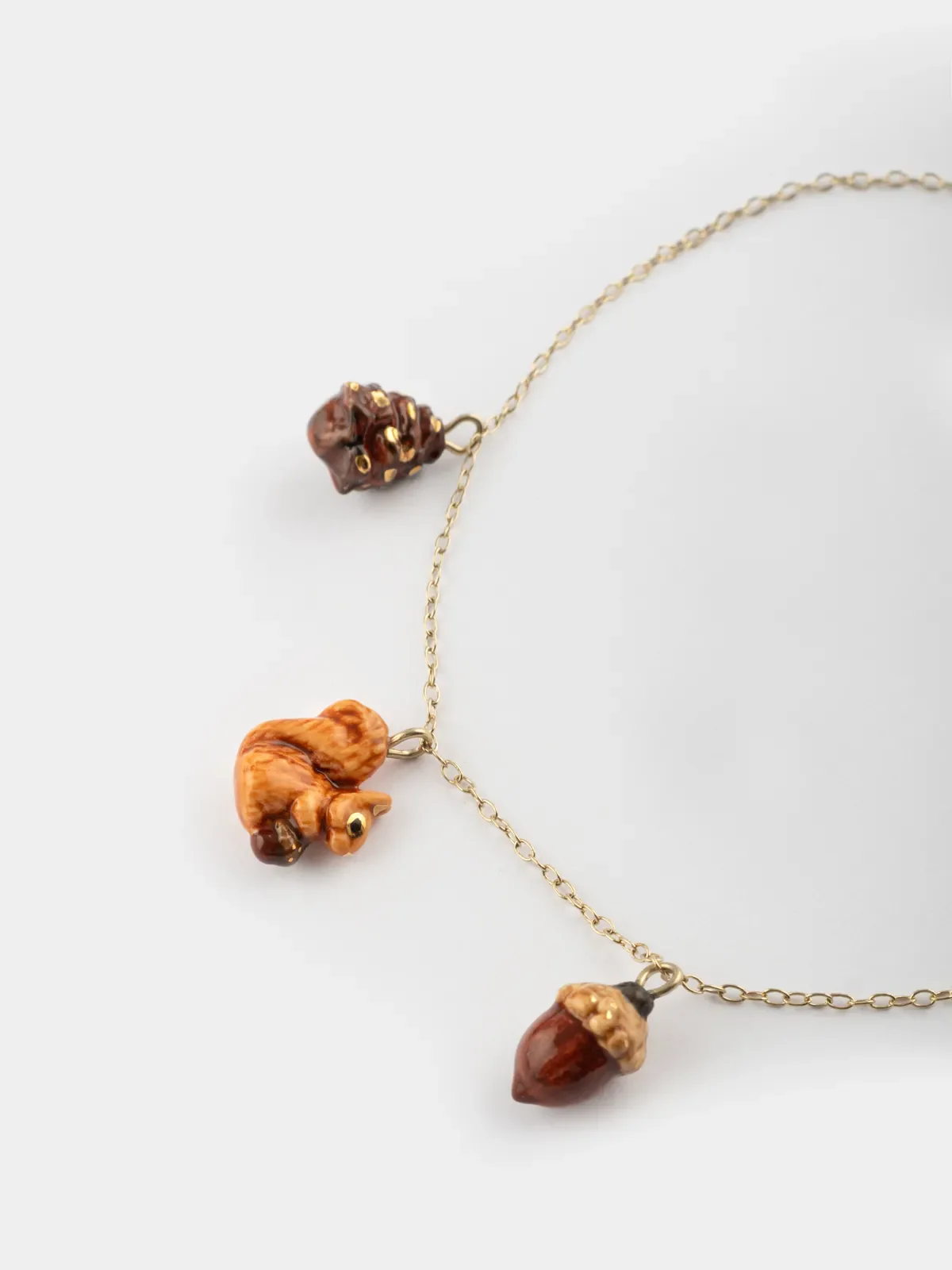 Collier écureuil, gland et pomme de pin - Image 4
