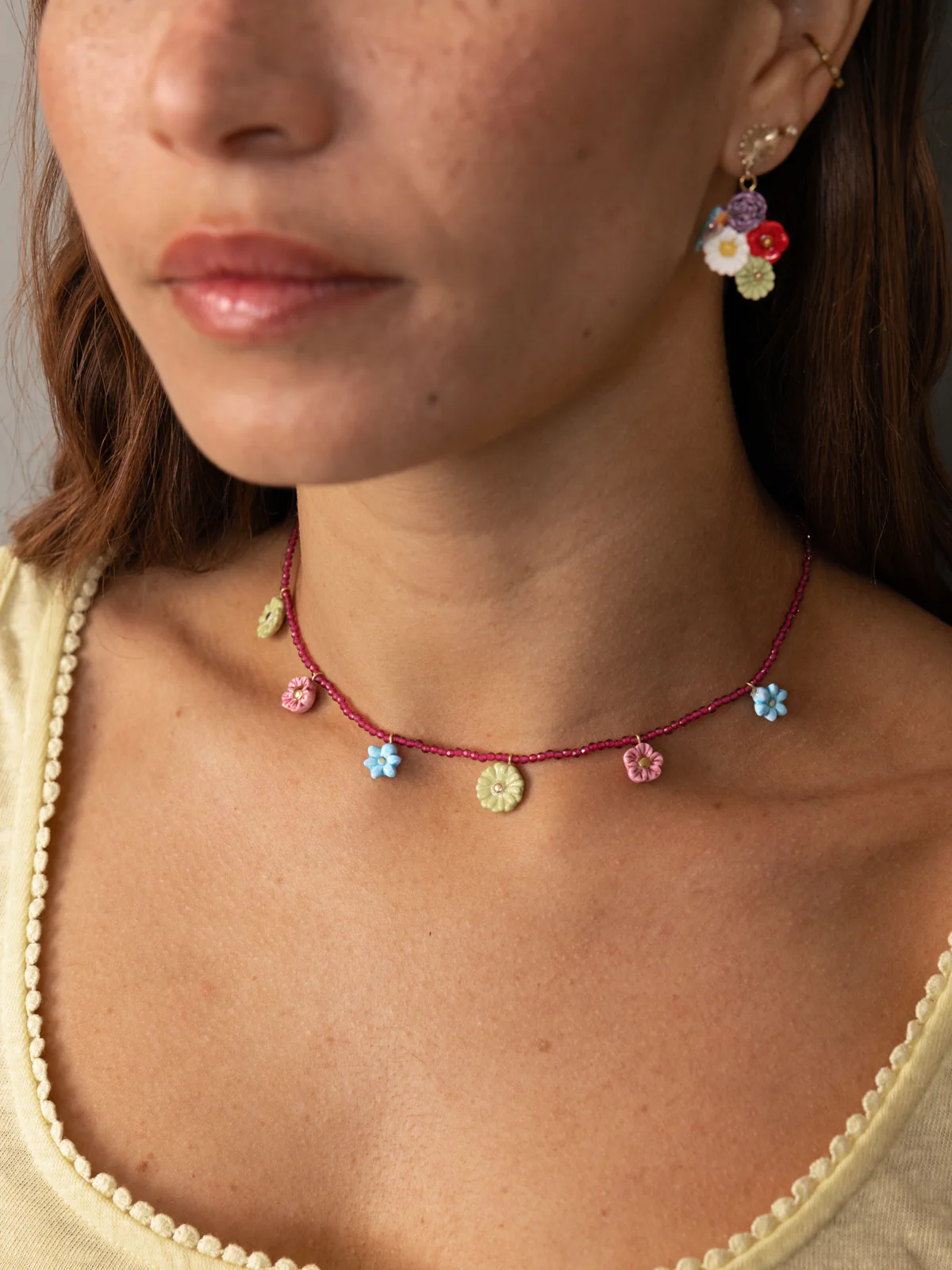 Collier perles et fleurs - Image 3