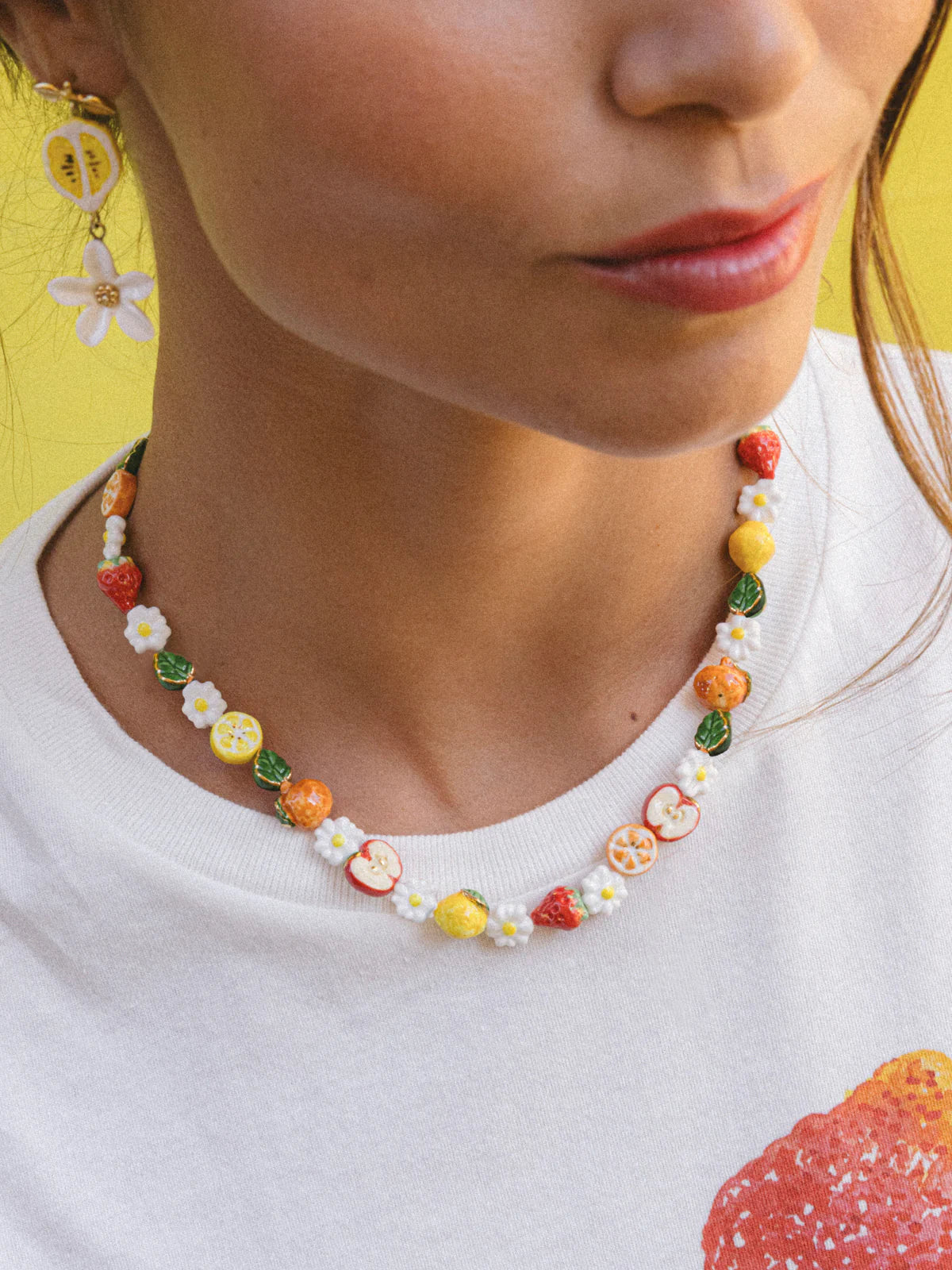 Collier perles fruits et fleurs - Image 3
