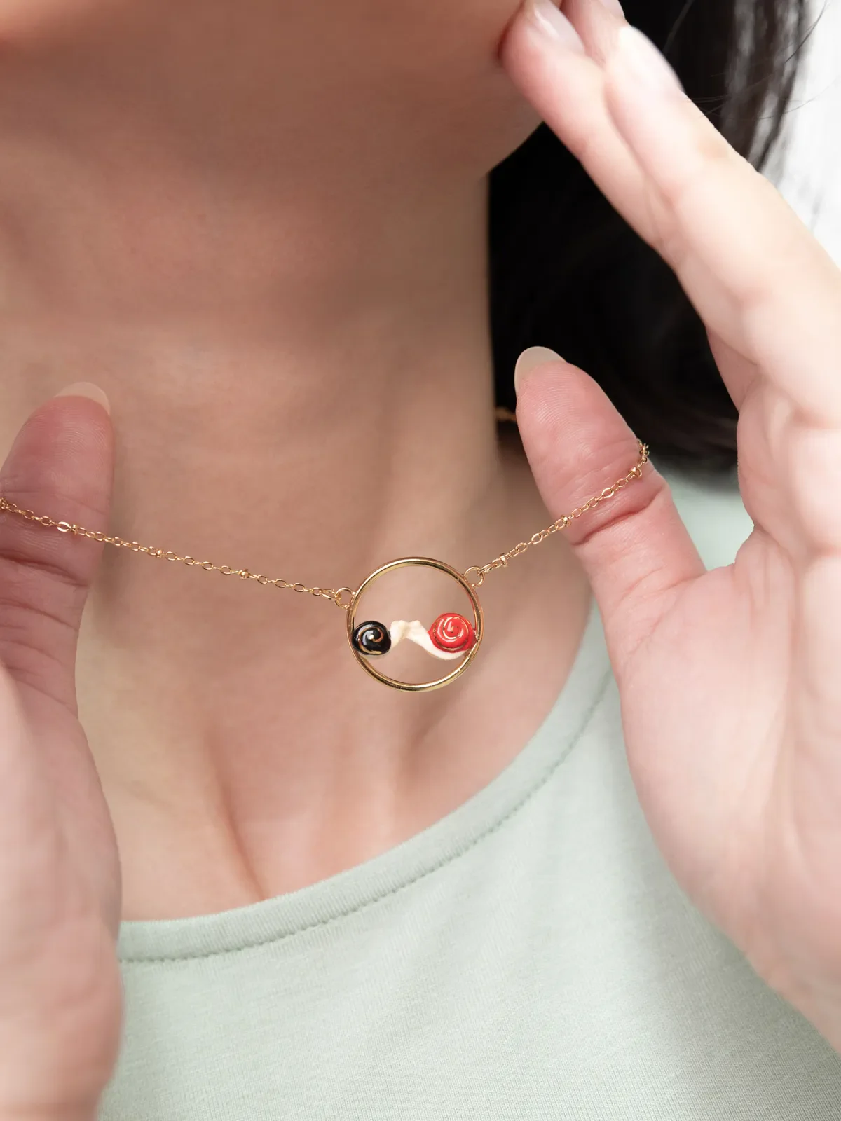 Collier rond escargots amoureux - Image 2