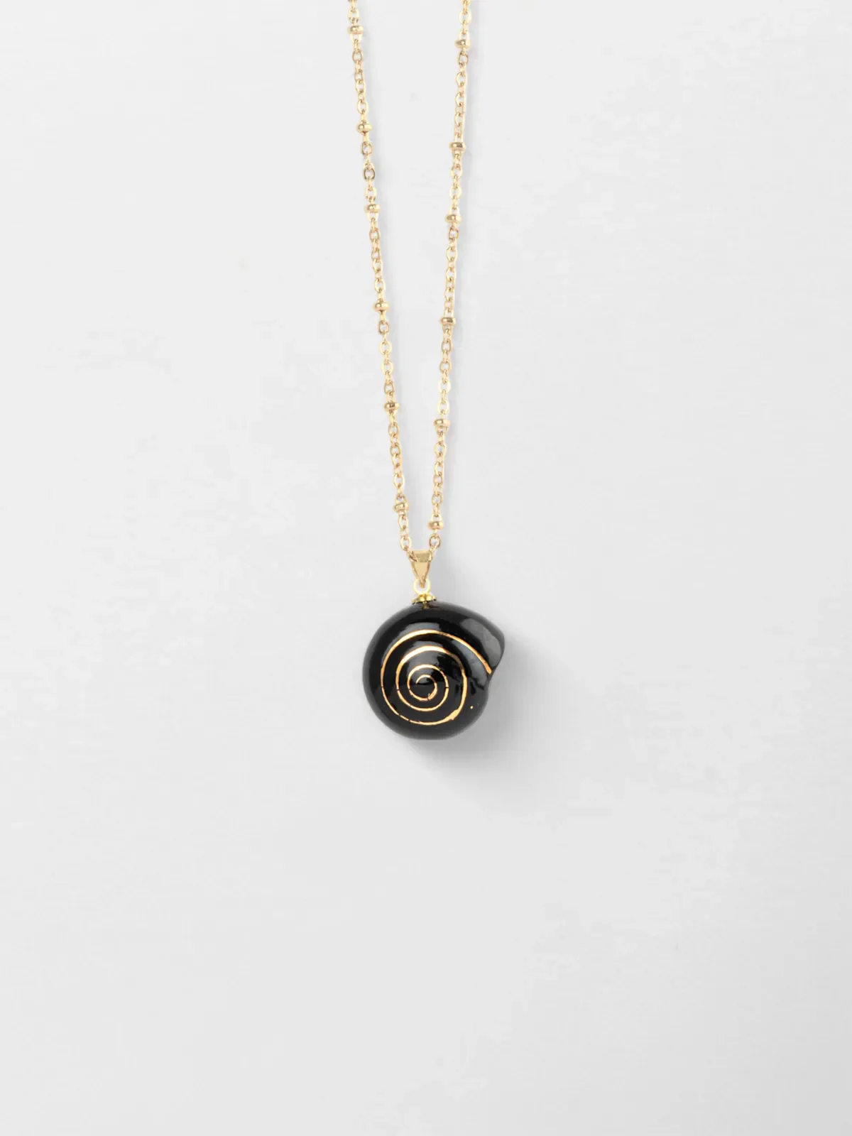Collier sautoir escargot noir