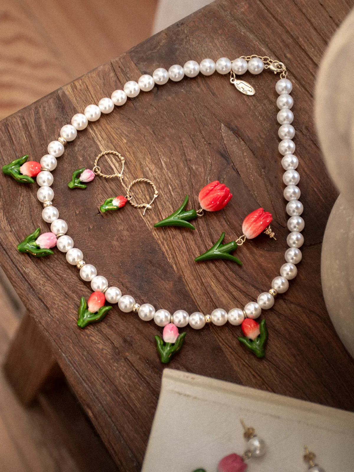 Collier tulipes et perles - Image 6