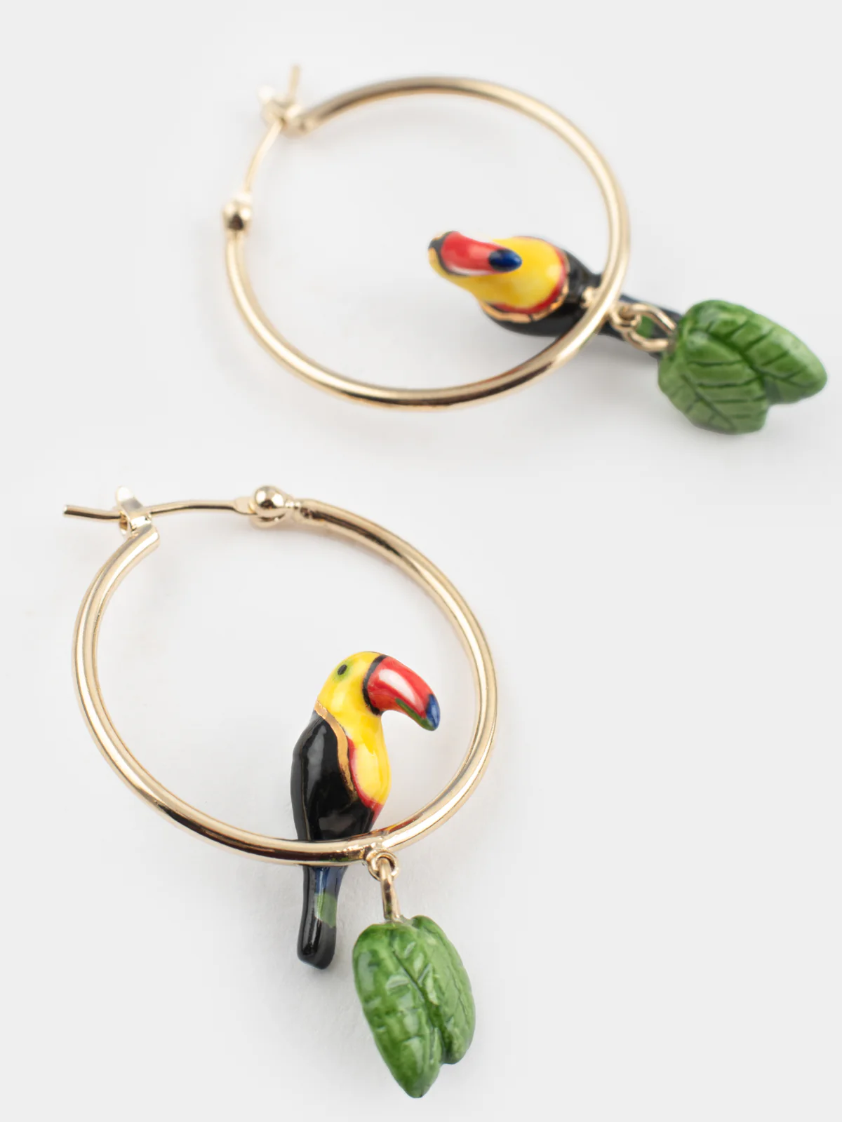 Créoles rondes toucan et feuilles - Image 3