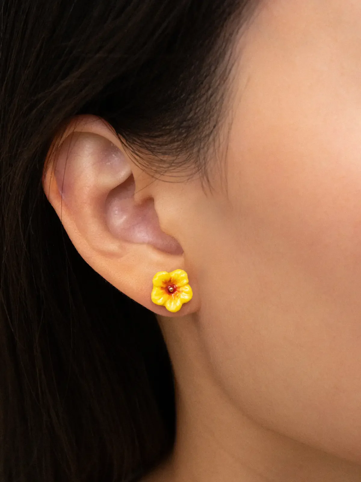 Boucles d'oreilles puces - Mini hibiscus jaunes - Image 2