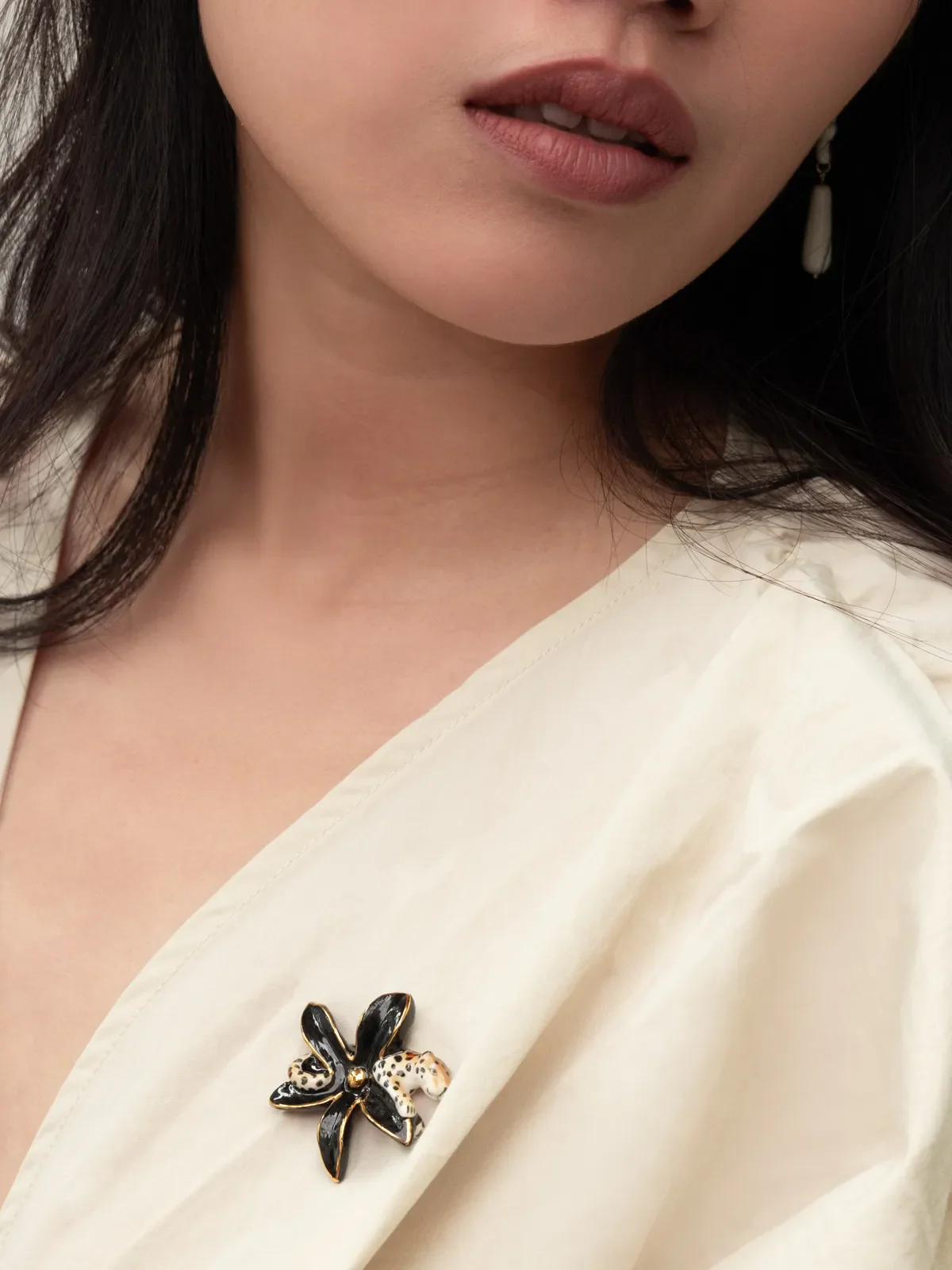 Pin's fleur d'Erine et léopard - Image 2